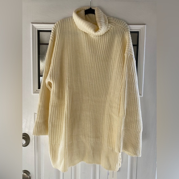Minimalism Turtleneck Short Sweater Dress
Color: Beige
Size: L - Picture 2 of 4